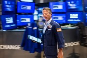 梦见洗脸尾盘：美股小幅上扬 标普指数上涨约0.3%